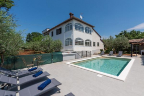 Marinela Korsa with Pool